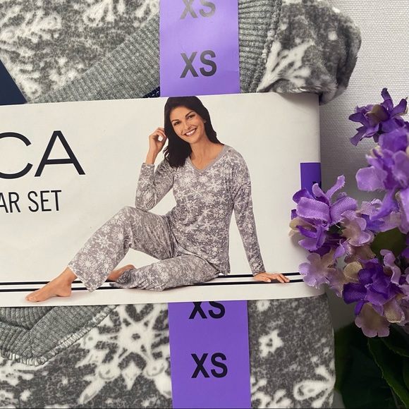 NUTICA Women's 2-Piece Silky Stretch Fleece Pajama Set, NWT - Picture 3 of 5